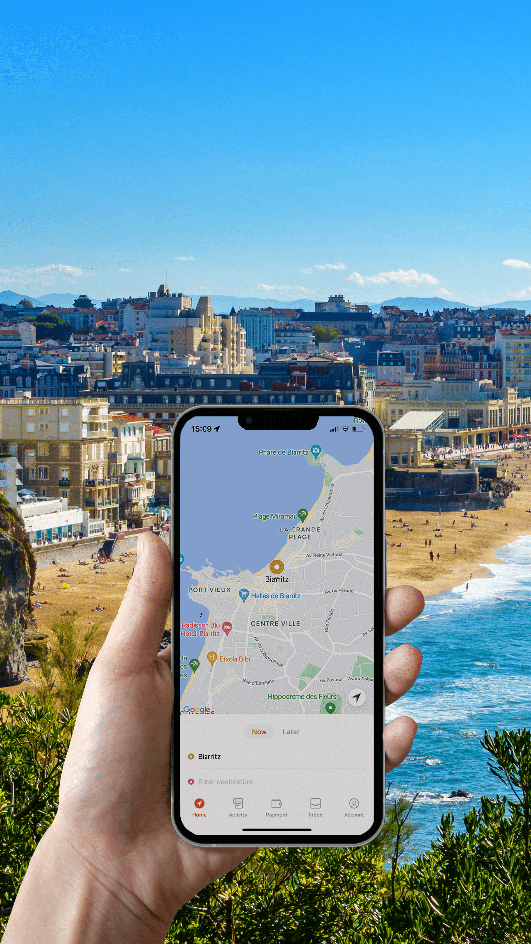 utiilisateur en train d'utiliser l'application à Biarritz